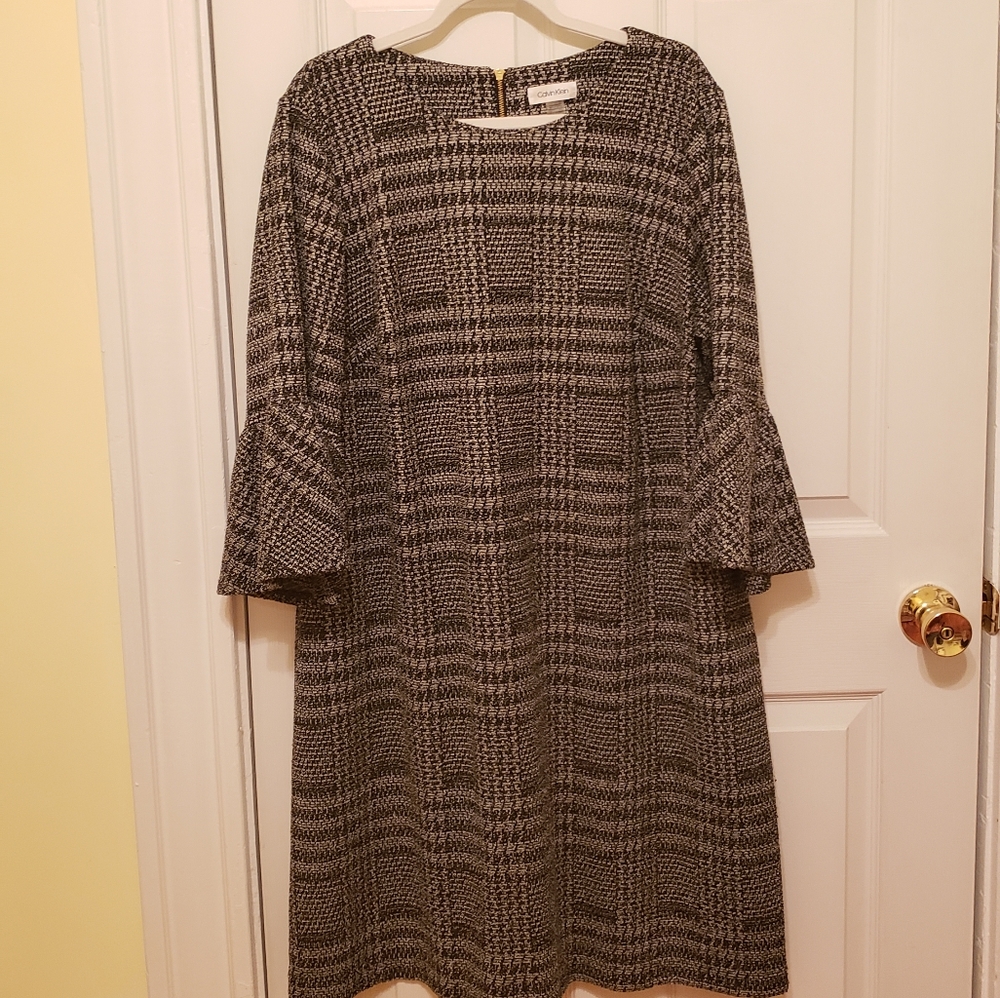 Calvin Klein Houndstooth Shift Dress with Bell Sleeve - black/white size 18W